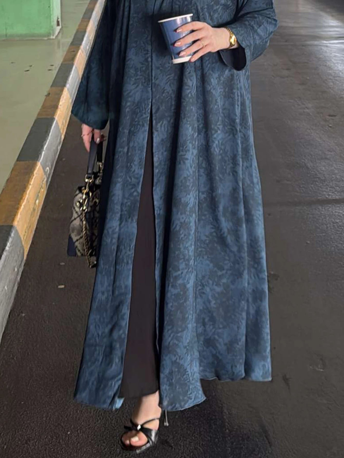 Printed Loose Long-Sleeved Elegant Arabic Abaya Robe Comes with a Headscarf