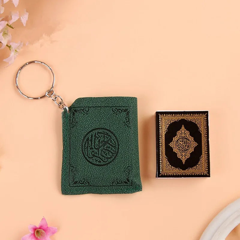 Creative Mini Bible Keychain Real Paper Can Read Religion Christian Cross Keychain Holder Car Keychain Fashion Gift Jewelry