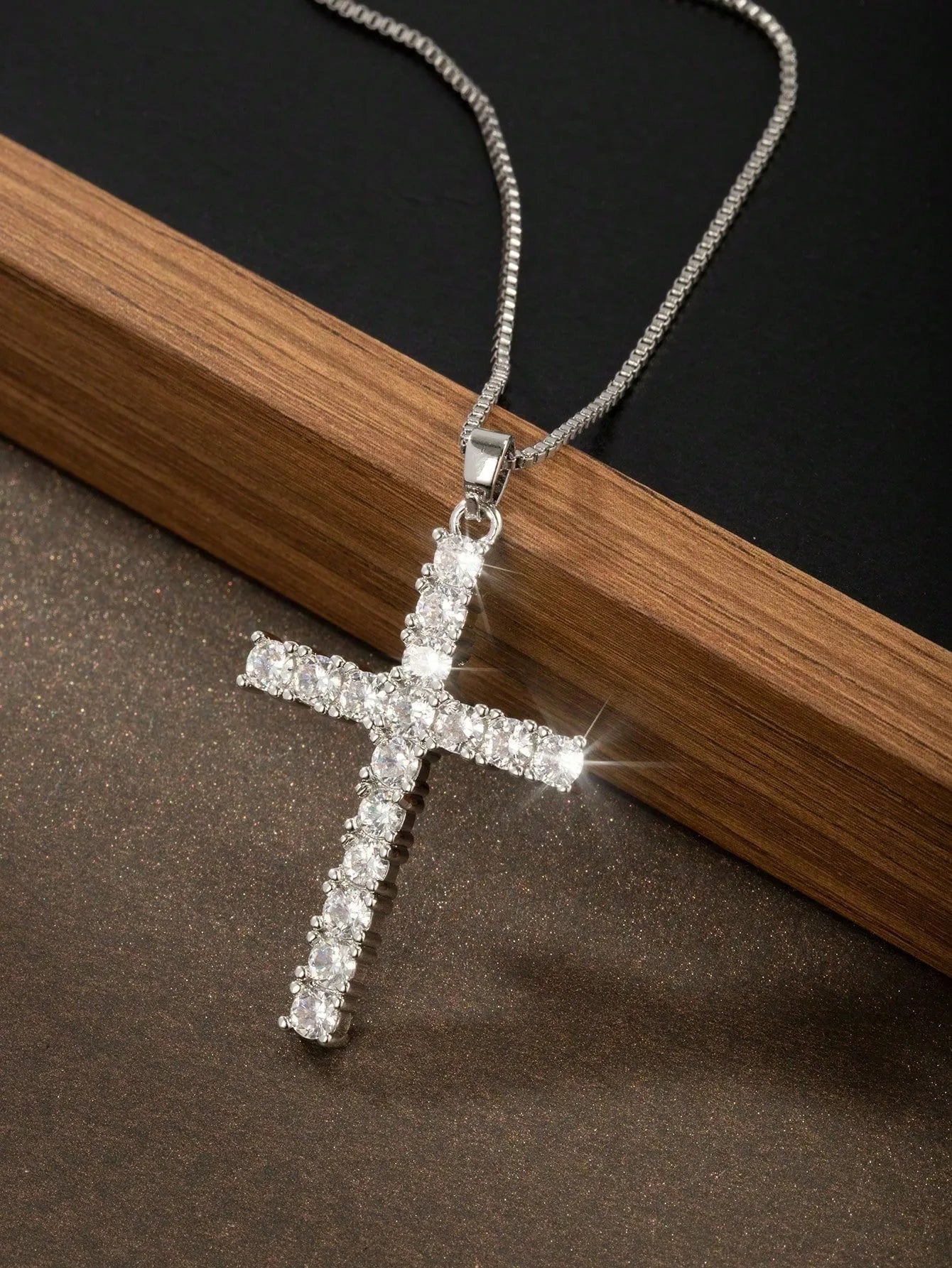HipHop Fashion Cross Necklace For Women Crystal Zircon Men Necklace Metal Chains Choker Jesus Pendants Jewelry Gift supply