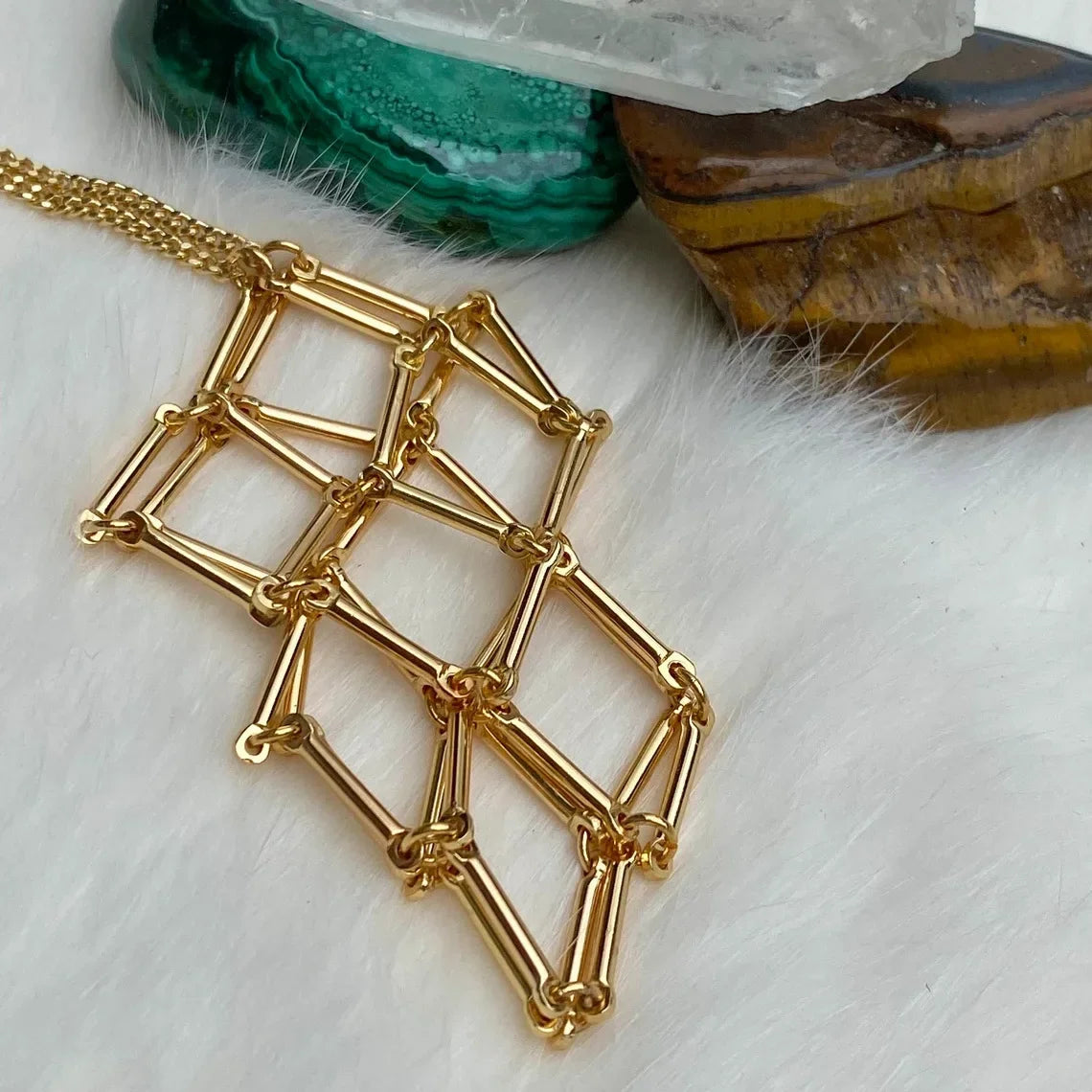 Natural Healing Crystal Raw Stone Net Pocket Pendant Necklace Energy Reiki Pendant Stainless Steel Chain Healing Stone Jewelry
