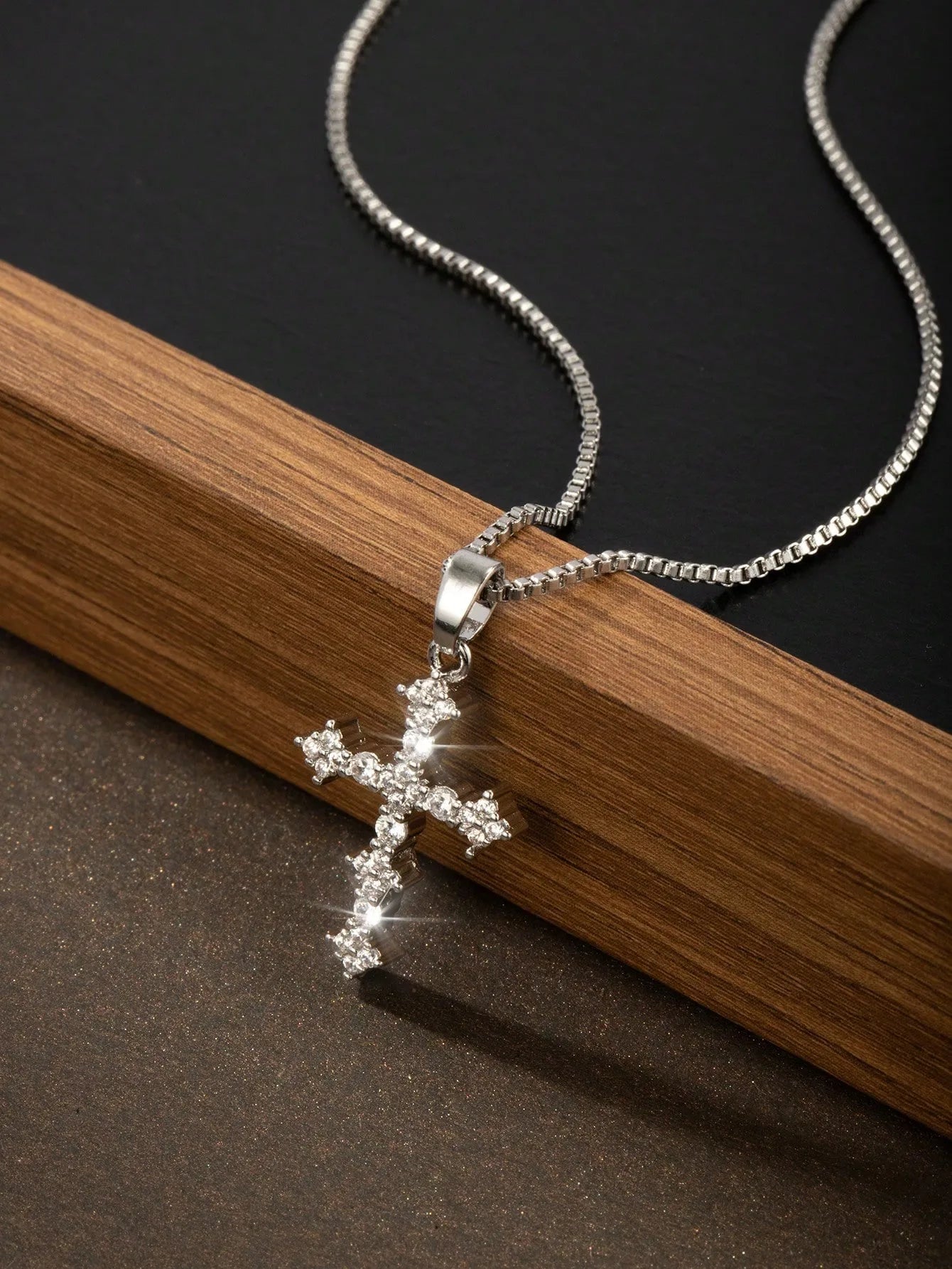 HipHop Fashion Cross Necklace For Women Crystal Zircon Men Necklace Metal Chains Choker Jesus Pendants Jewelry Gift supply