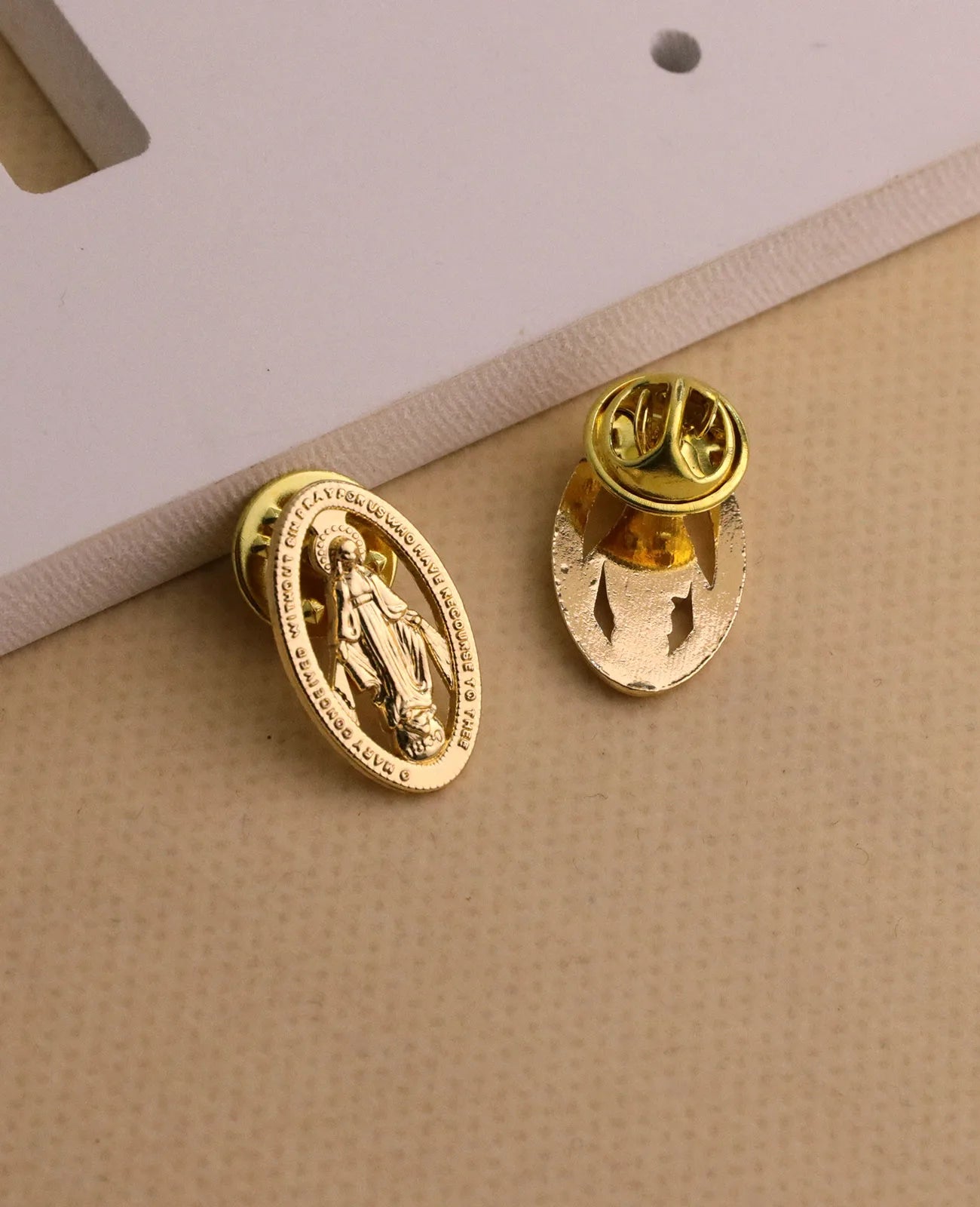 5Pcs Medalla Milagrosa Brooches Catholic Oval Hollow Our Lady Virgin Mary Lapel Pin Breastpin Jewelry Accessories Ornaments