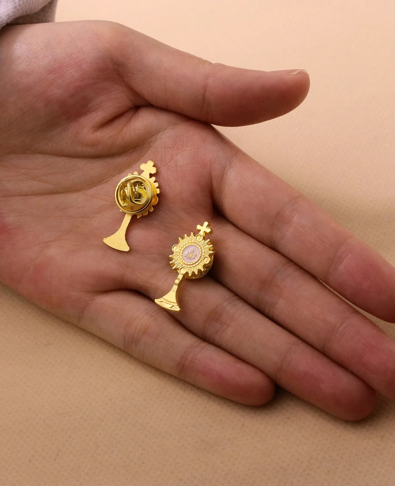 5Pcs Enamel JHS Cross Medal Brooches Catholic First Communion Chalice Jesus Grail Lapel Pin Breastpin Jewelry Accessories