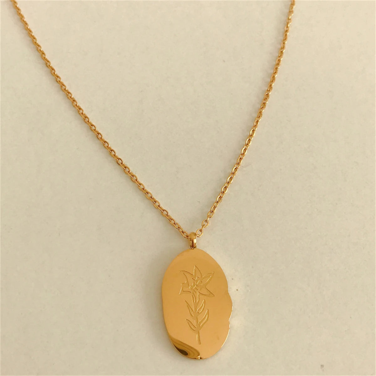 Titanium Steel December Flower Irregular Pendant Necklace Birth Flower Necklace Month Flower Color Preservation