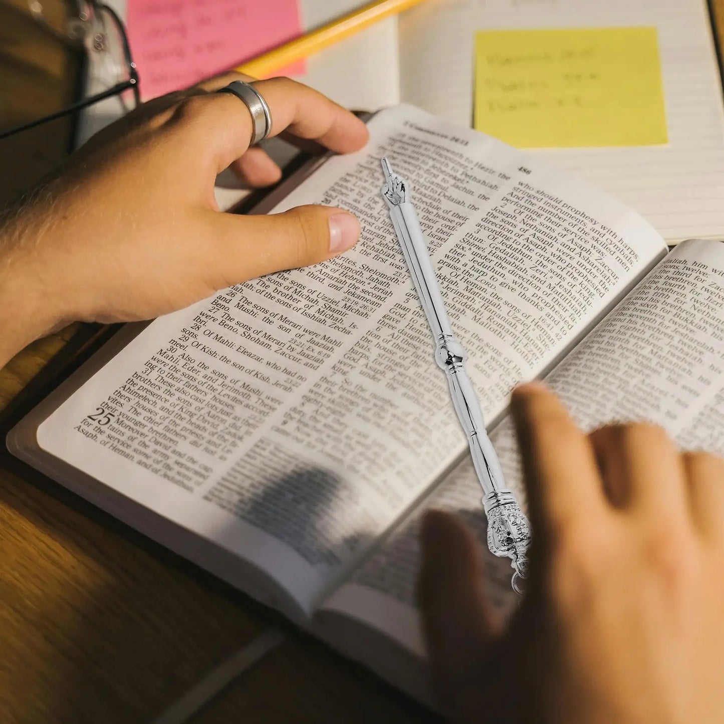 Jewish Gifts Reading Tool Pointer with Chain Decorative Torah Scripture Bible Metal Tool Synagogue Book Metal Finger Tool NEW