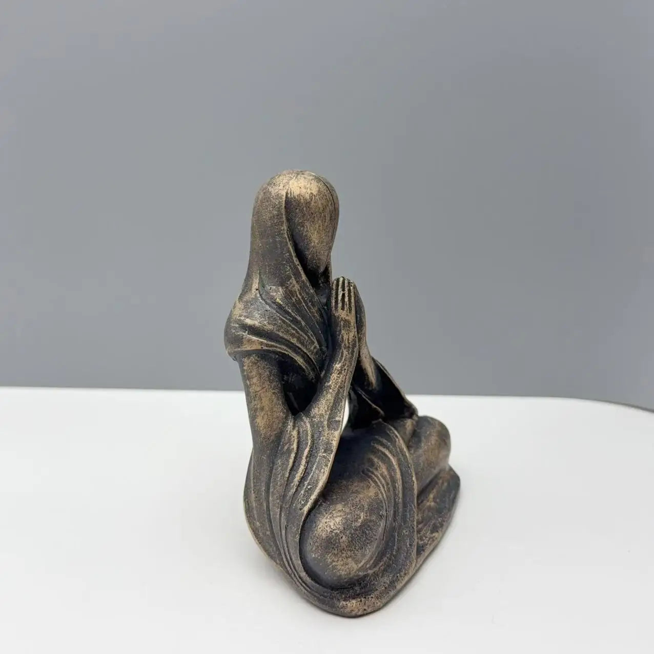 Meditation Alien Statue Resin Handmade Sculpture Yoga Zen Desktop Decor Unique Gift For Home Office Meditation Decorations