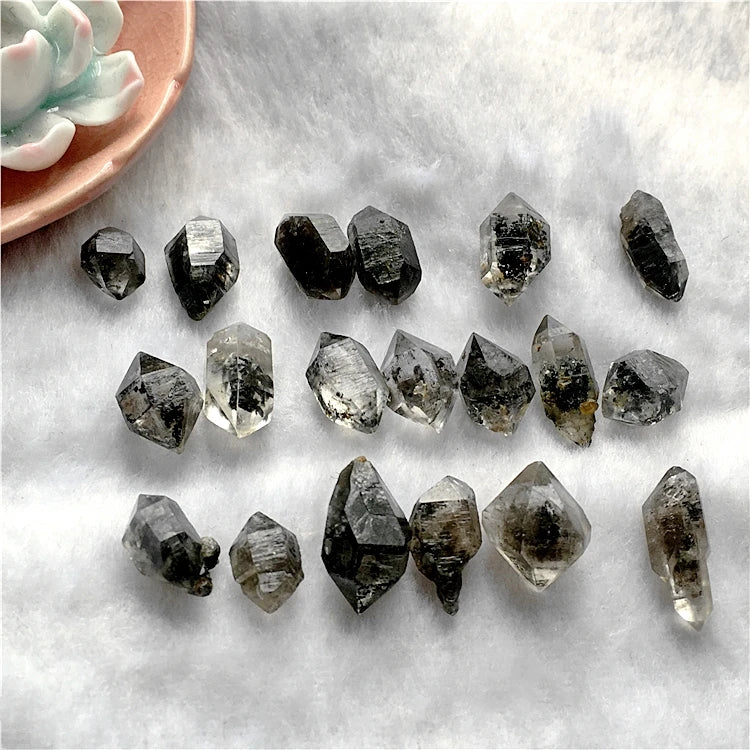 Herkimer Diamond Quartz Raw Natural Crystals 10-20g Pack for Reiki Healing Handing DIY Making & Mineral Collection 1-1.5cm Size